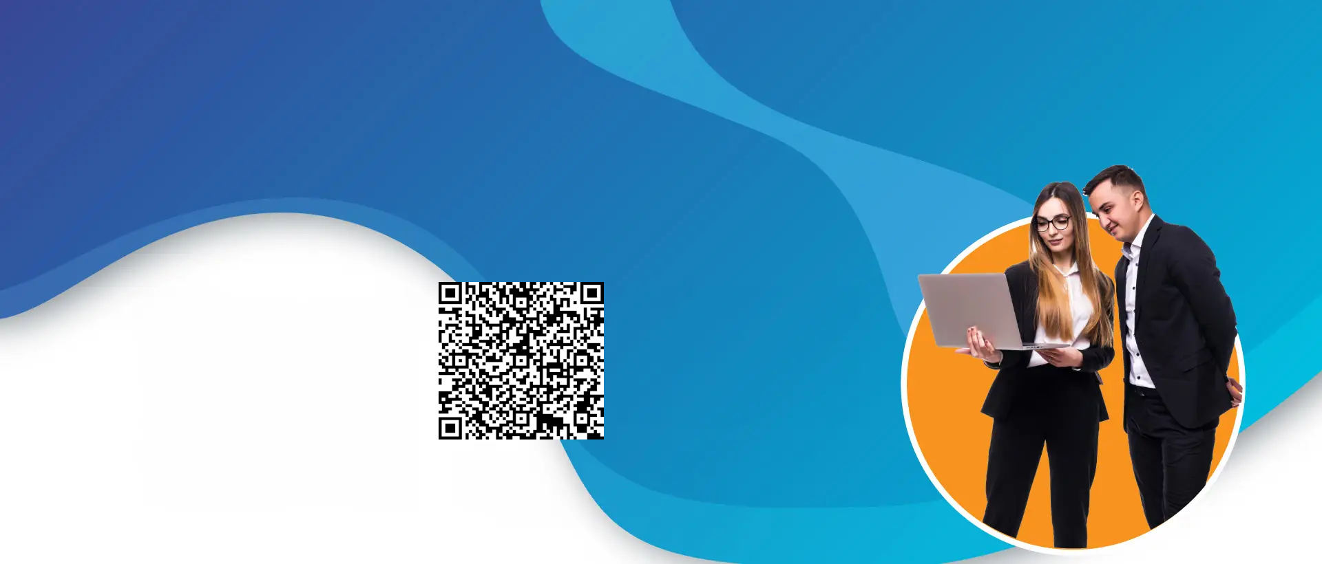 Mujer utilizando una calculadora - Gestion humana salarios